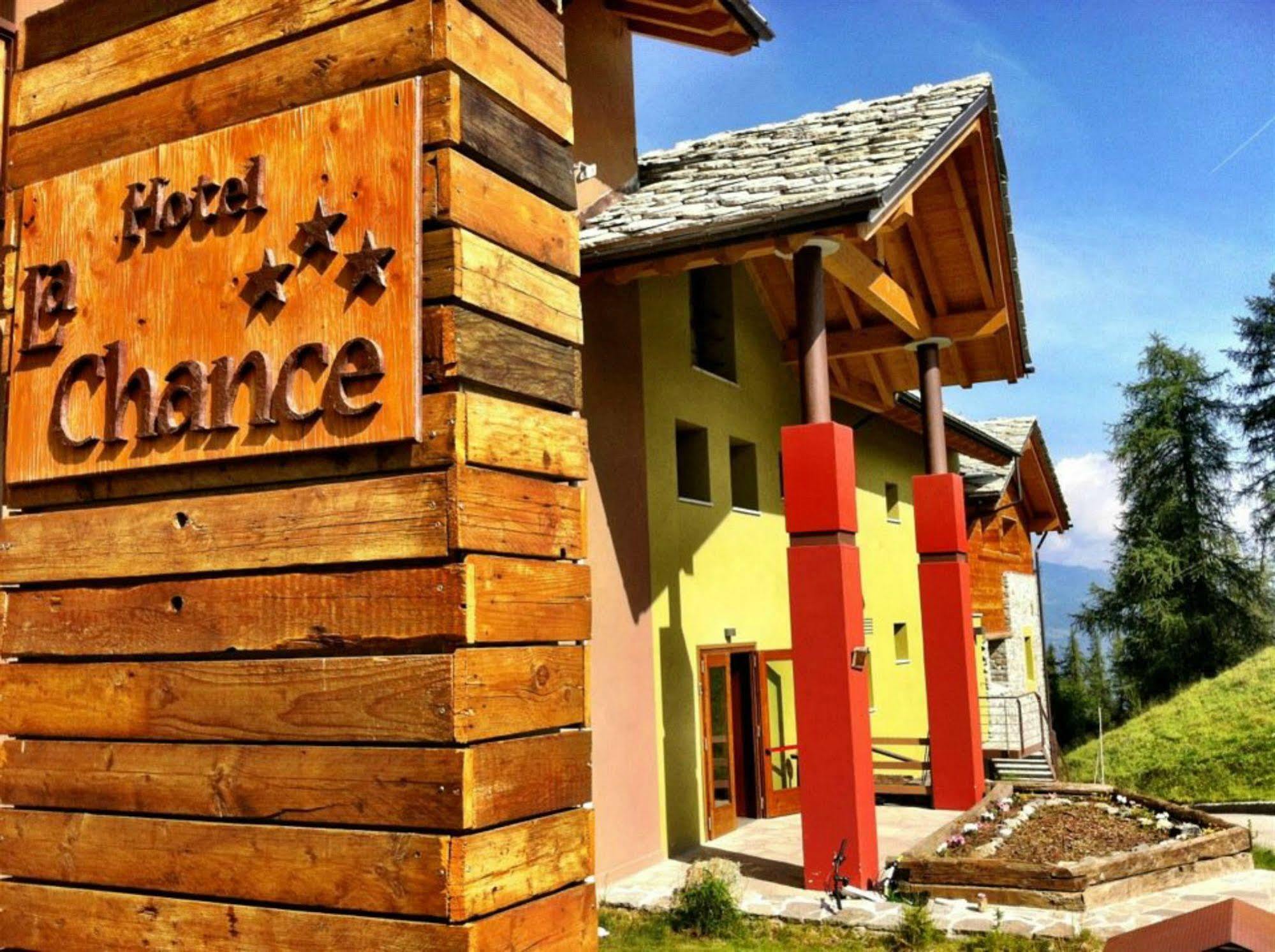 Hotel La Chance Pila  Exteriör bild
